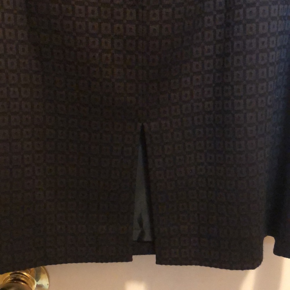 Tahari by Arthur Levine petite skirt suit, size 8P - Picture 7 of 11